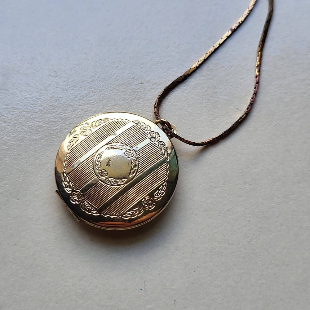 Vintage Gold Tone Metal Round Locket Necklace Gold Etched Floral Design